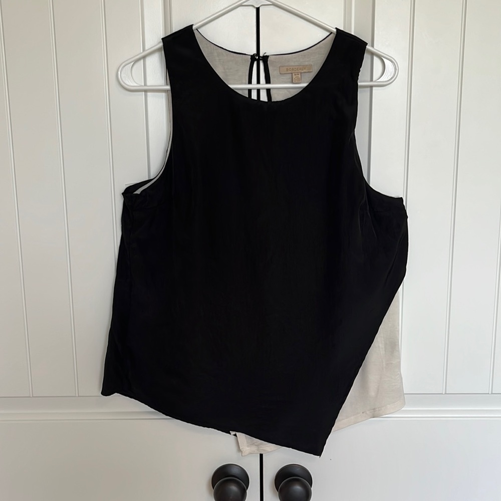Bordeaux size M lined asymmetrical top with buttoned key hole in back.